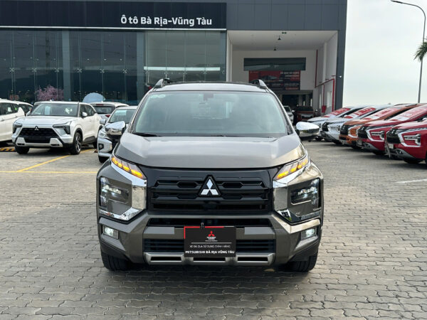 xpander cross 2022 nâu