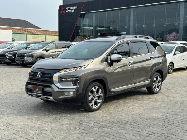 xpander cross 2022 nâu