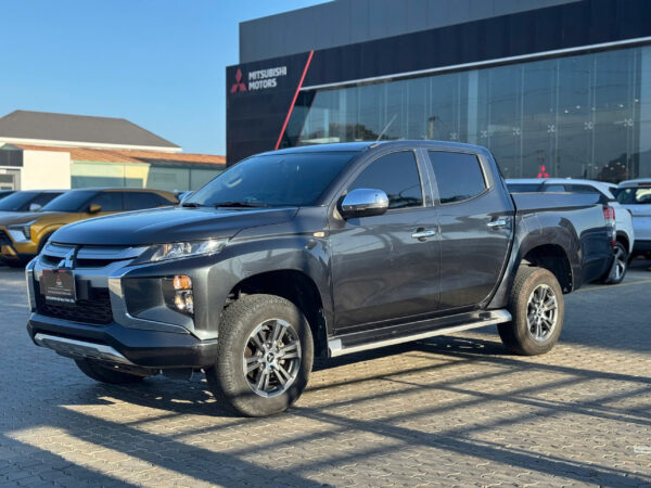 triton 4x2 at 2021 xám