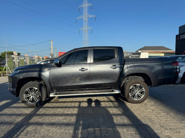 triton 4x2 at 2021 xám