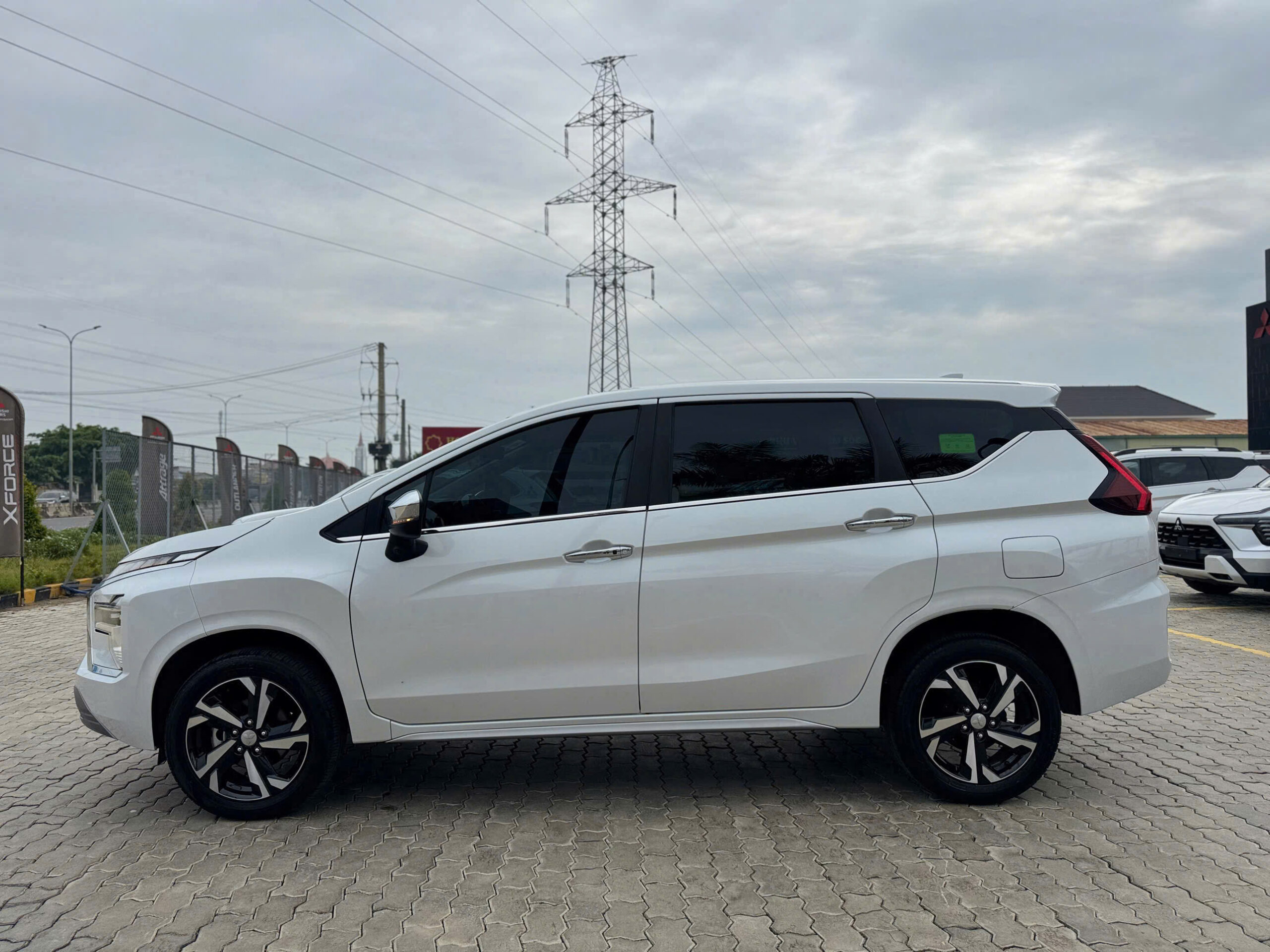 xpander premium 2023