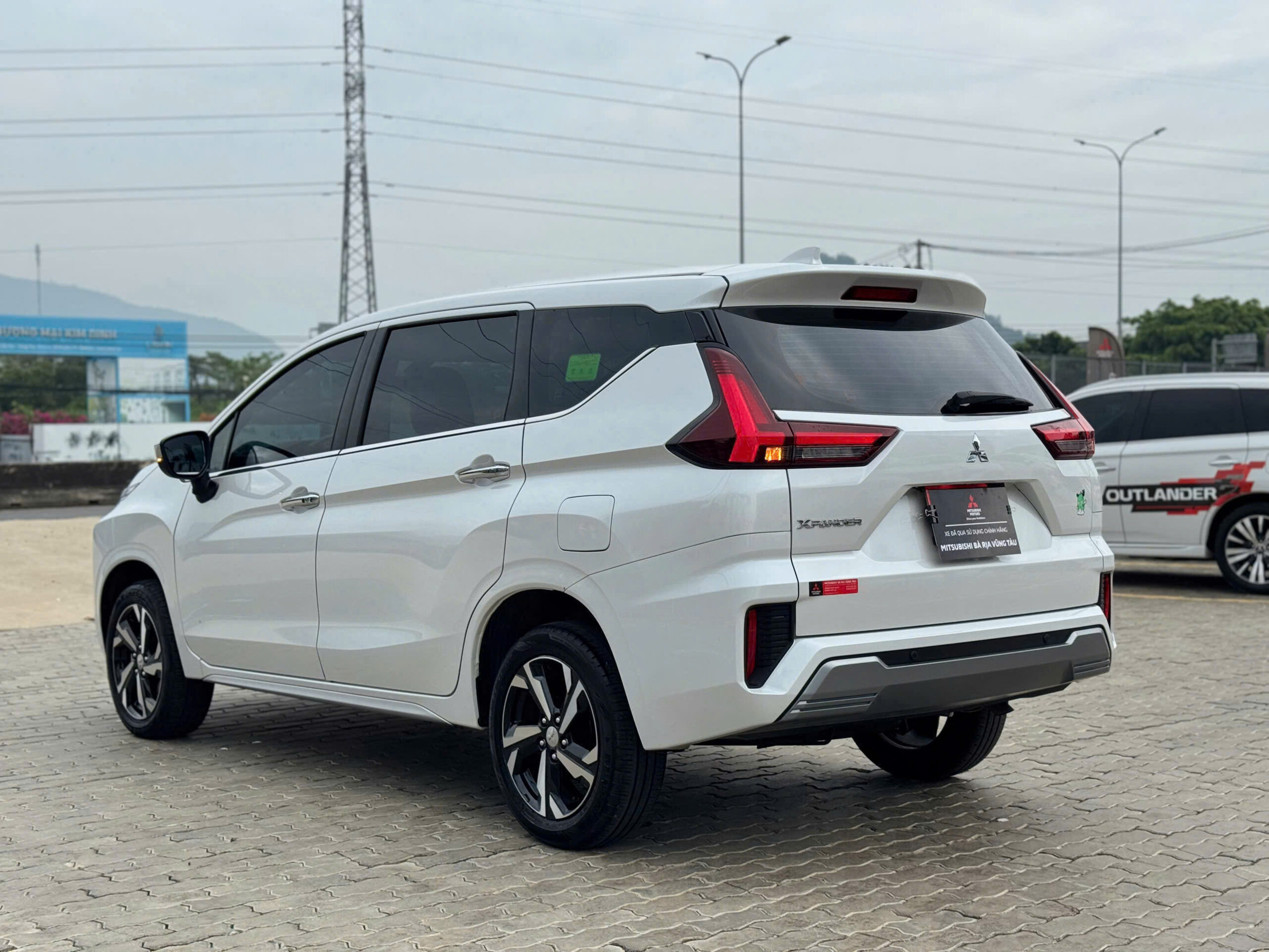 xpander premium 2023
