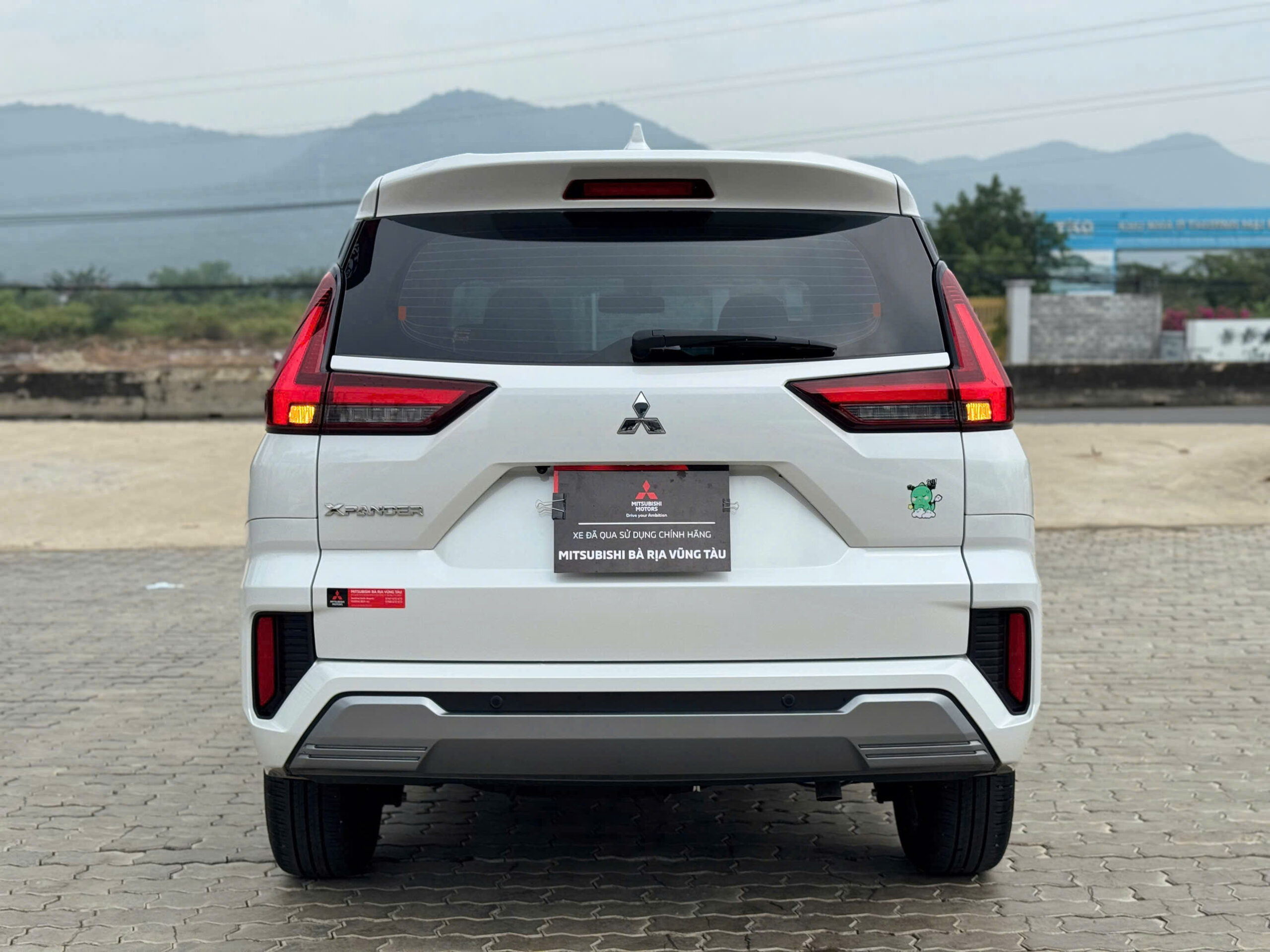 xpander premium 2023